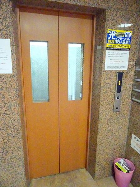 【エントランス】エレベーター付き