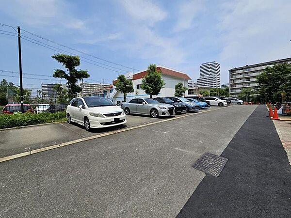 【駐車場】ゆったりとした敷地内駐車場で駐車もらくらく！