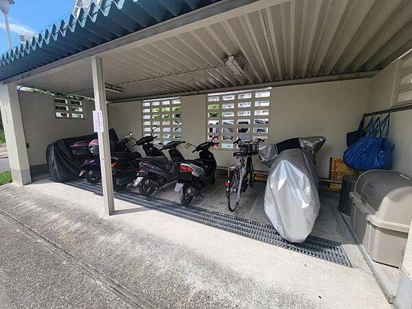 【駐車場】バイク置場があるので大切なバイクをゆったりと置くことができますね！