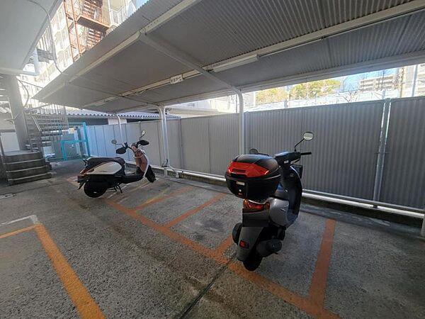 【駐車場】バイク置場もありますので、大切なバイクをゆったりと置いていただけますね！