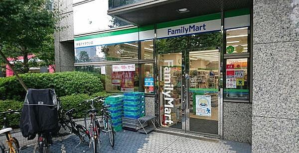 【周辺】ファミリーマート新宿アイタウン店まで612m