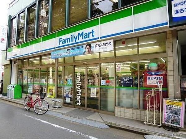 【周辺】ファミリーマート千歳船橋駅南店まで415m