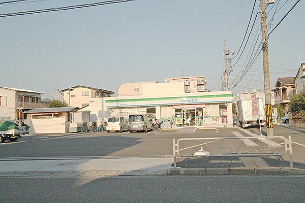 【周辺】ファミリーマート秀栄東浅川町店まで1063m
