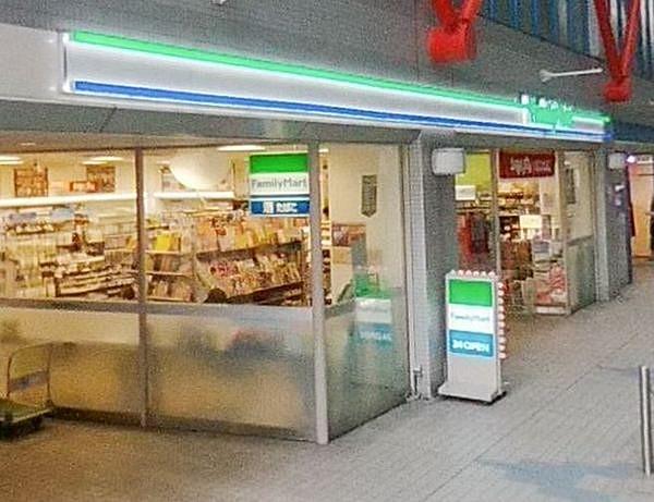 【周辺】ファミリーマート大阪ベイタワー店まで730m