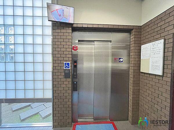 【エントランス】【エレベーター】荷物が多い日も楽々にお部屋に持っていけますね！
