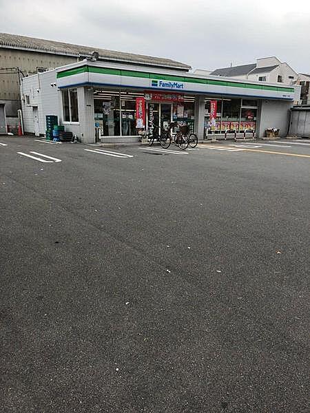 【周辺】ファミリーマート鶴見諸口一丁目店まで917m