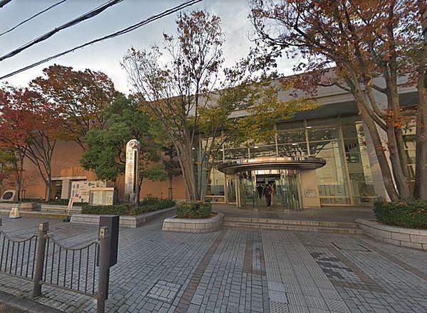 【周辺】茨木市立中央図書館まで210m