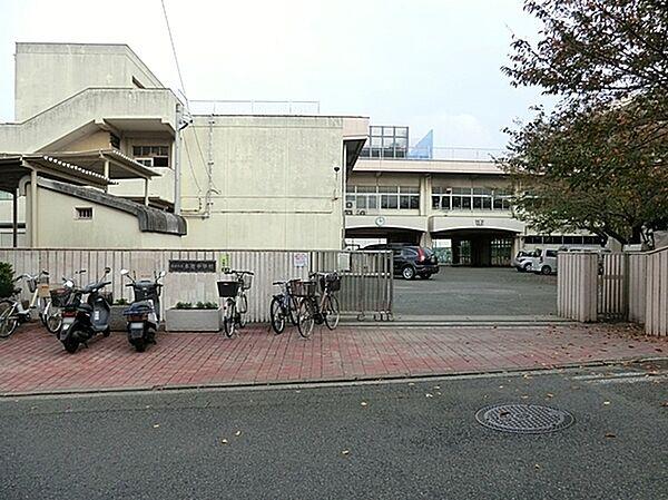 【周辺】横浜市立本宿中学校まで872m、徒歩約10分です。
