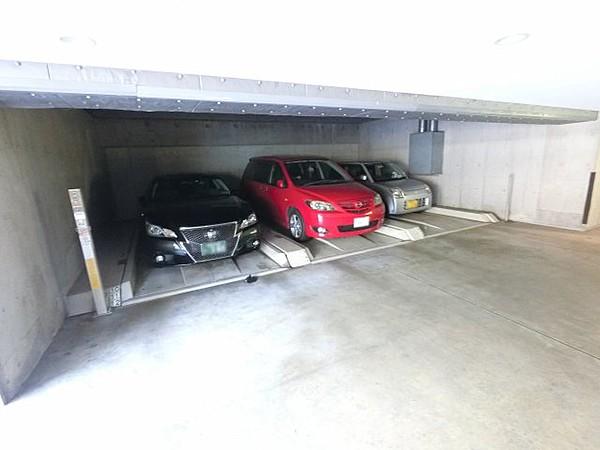【駐車場】機械式駐車場です。 お車をお持ちの方も安心です。