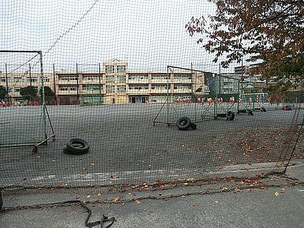 【周辺】横浜市立潮田中学校まで984m、徒歩約12分です