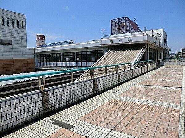 【周辺】中山駅(JR 横浜線)まで2458m、バス約15分。駅周辺には、大きなスーパー、ファミリーマート、薬局、マクドナルド、焼肉屋さんなどの生活利便施設が充実。