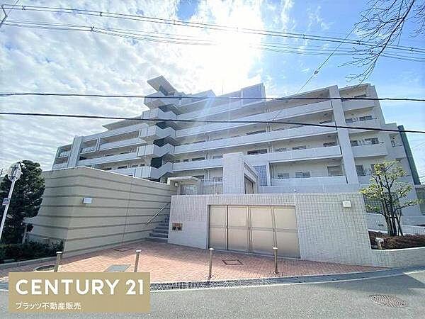 【外観】阪急千里線北千里駅徒歩13分の立地。7階建ての2階部分となっております。お部屋は77.7平米ございます。