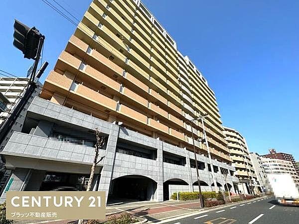 【外観】大阪メトロ御堂筋線西中島南方駅徒歩7分の立地。14階建ての11階部分となっております。お部屋は68.22平米ございます。