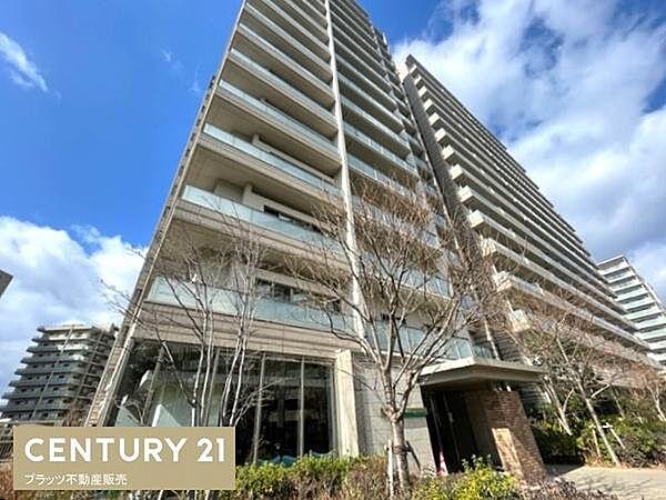 【外観】JR東海道本線千里丘駅徒歩15分の立地。15階建ての11階部分となっております。お部屋は72.19米ございます。