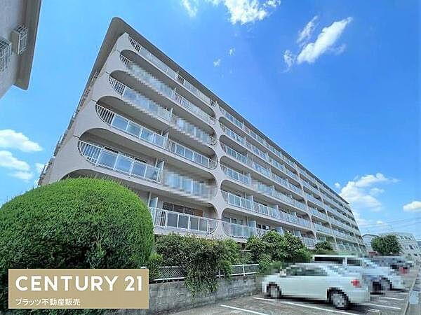 【外観】阪急箕面線桜井駅徒歩7分の立地。7階建ての3階部分となっております。お部屋は68.75平米ございます。