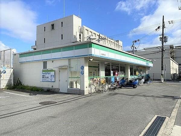【周辺】ファミリーマート小松変電所前店まで800m