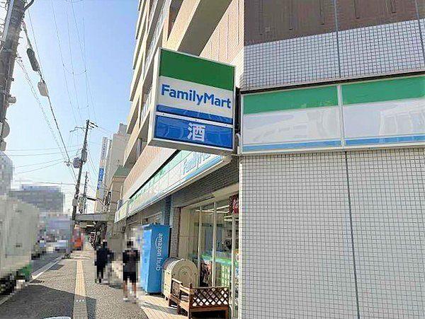 【周辺】ファミリーマート服部駅前店まで10m