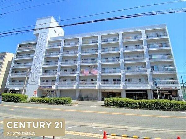 【外観】阪急宝塚線岡町駅徒歩15分の立地。6階建ての5部分となっております。お部屋は80.86平米ございます。