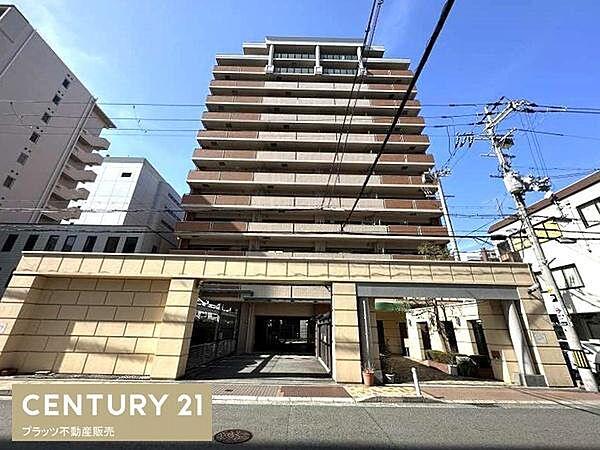 【外観】大阪メトロ御堂筋線江坂駅徒歩3分の立地。13階建ての7階部分となっております。お部屋は65.43平米ございます。
