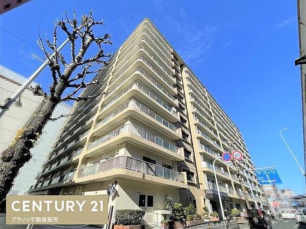 【外観】大阪メトロ御堂筋線江坂駅徒歩6分の立地。12階建ての7階部分となっております。お部屋は57.75平米ございます。