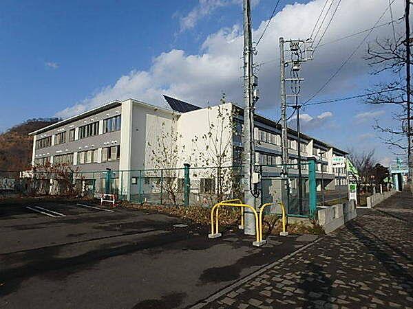 【周辺】札幌市立石山緑小学校まで495m