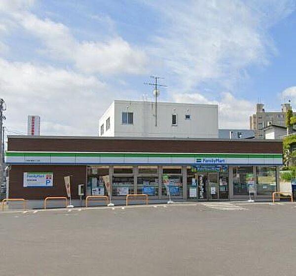 【周辺】ファミリーマート札幌本郷通2丁目店まで443m