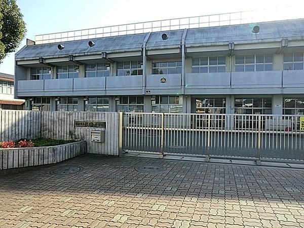 【周辺】横浜市立緑が丘中学校まで675m、校名のとおり緑あふれる丘の上にある学校です。                  部活動が盛んです。