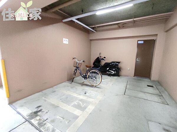 【駐車場】バイク置き場がございます。(空き状況は都度確認が必要です)