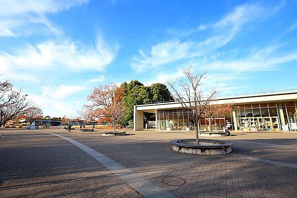 【周辺】国営昭和記念公園　まで2782m、日本の国営公園。休園日：年末年始（12/31・1/1）　1月の第4月曜日とその翌日
