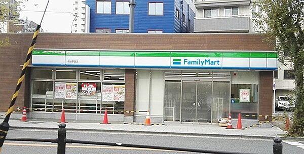 【周辺】ファミリーマート桃谷駅西店まで469m