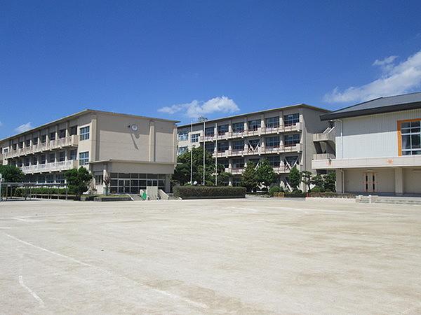 【周辺】岡崎市立美川中学校まで2506m