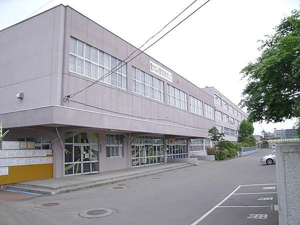 【周辺】札幌市立柏中学校まで427m