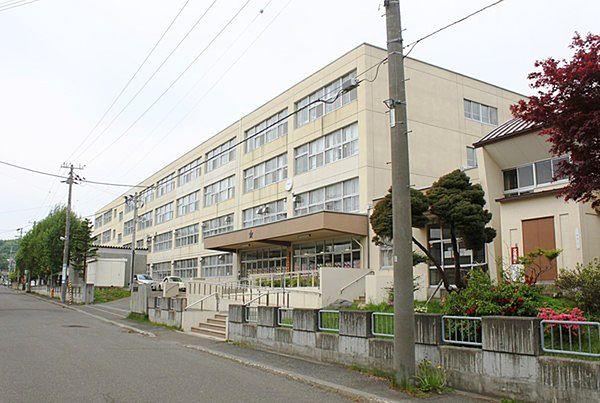 【周辺】札幌市立琴似中学校まで1486m