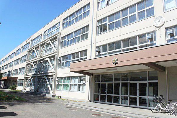 【周辺】札幌市立月寒中学校まで966m