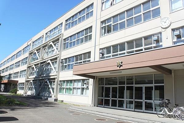 【周辺】札幌市立月寒中学校まで880m、徒歩約11分。
