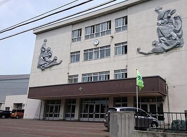 【周辺】札幌市立栄町中学校まで1550m