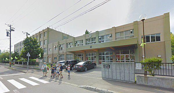 【周辺】札幌市立日新小学校まで160m