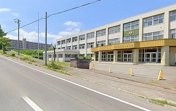 【周辺】小樽市立松ヶ枝中学校まで750m