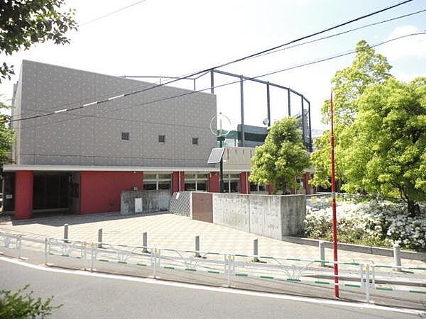 【周辺】渋谷区立上原中学校まで385m