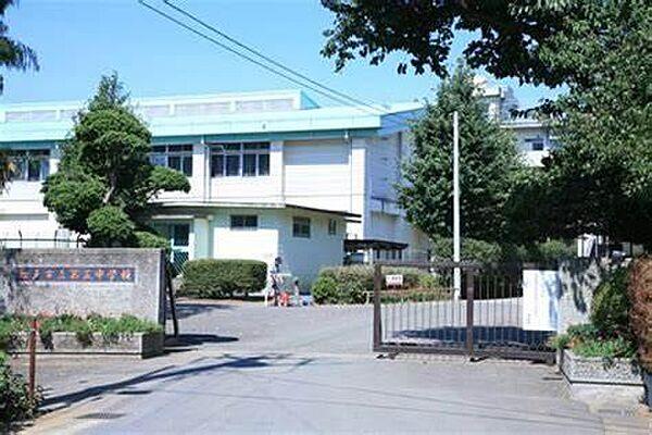 【周辺】松戸市立第五中学校まで896m