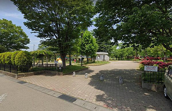 【周辺】東部公園まで2002m、豊かな緑に囲まれた公園は毎日の遊び場。