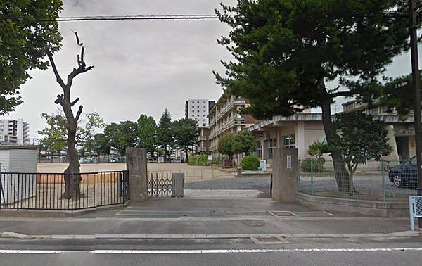 【周辺】福島市立三河台小学校まで287m、お子さまを育む学校が身近にあります。お子さまの通学も安心です。