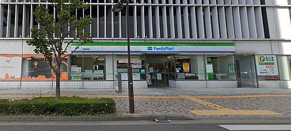 【周辺】ファミリーマート福島駅西店まで186m、24時間営業で日々の生活に便利なコンビニ。
