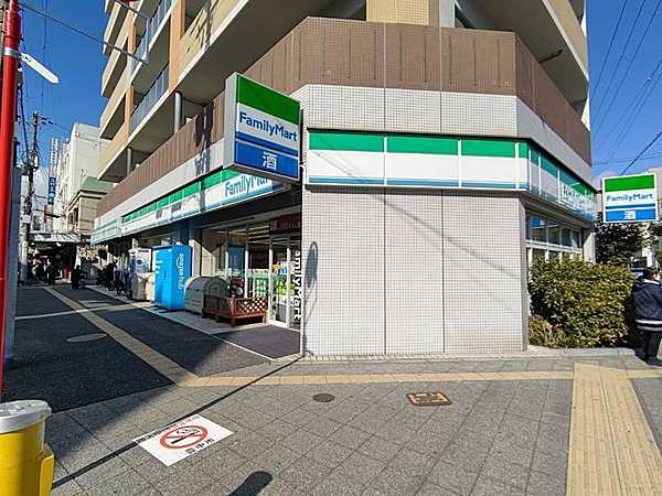 【周辺】ファミリーマート服部駅前店まで279m