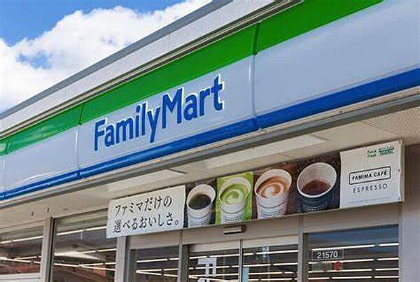 【周辺】ファミリーマート堺百舌鳥梅北町店まで301m