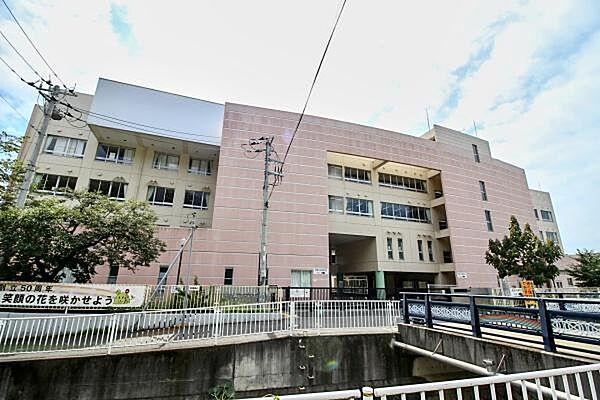 【周辺】川崎市立東生田小学校まで550m、昭和41年11月10日創立の小学校です。教育目標、は明るい子・伸びる子・たくましい子・やさしい子です。