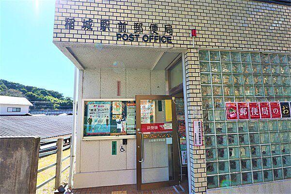 【周辺】稲城駅前郵便局まで947m、郵便やゆうちょを頻繁に利用する方にはお役立ちの郵便局。キャッシュレス決済の導入で更に便利になりましたね