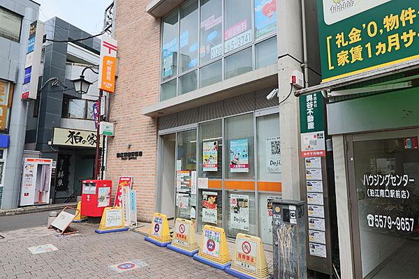 【周辺】狛江駅前郵便局まで601m、郵便やゆうちょを頻繁に利用する方にはお役立ちの郵便局。窓口は平日のみ、ATMは土日祝日利用可能。駐車場：なし