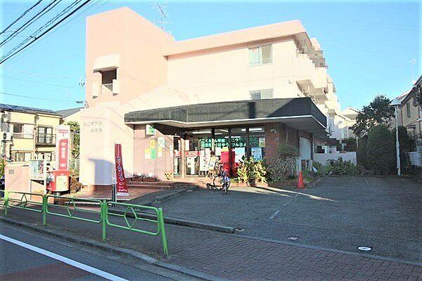 【周辺】狛江岩戸南郵便局まで740m、郵便やゆうちょを頻繁に利用する方にはお役立ちの郵便局。窓口は平日のみ、ATMは土曜の午前も利用可能