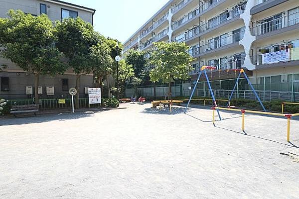 【周辺】登戸東公園まで230m、住宅街にあり小さなお子さんも安心して遊べる公園です